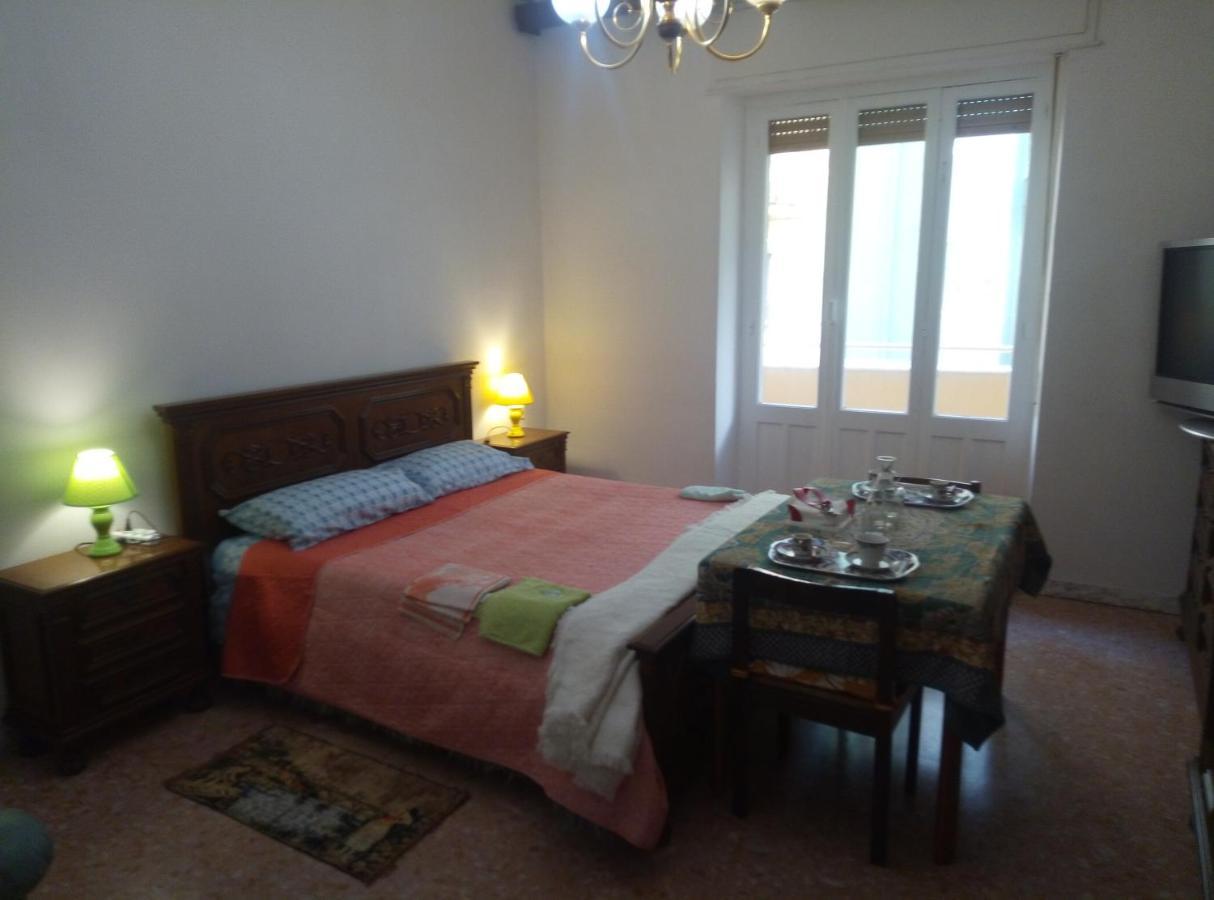 Alojamento de Acomodação e Pequeno-almoço 56 Euro A Notte Cagliari
